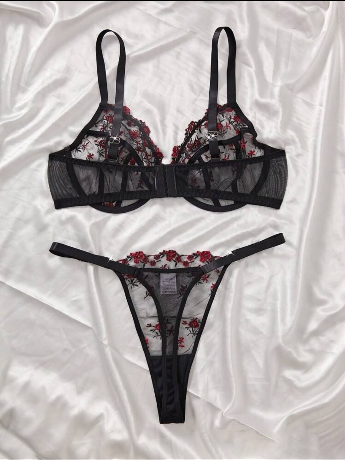 Lingerie brodée rouge – Image 3