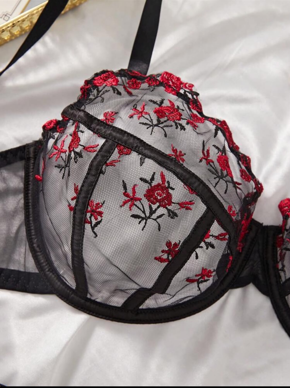 Lingerie brodée rouge – Image 4