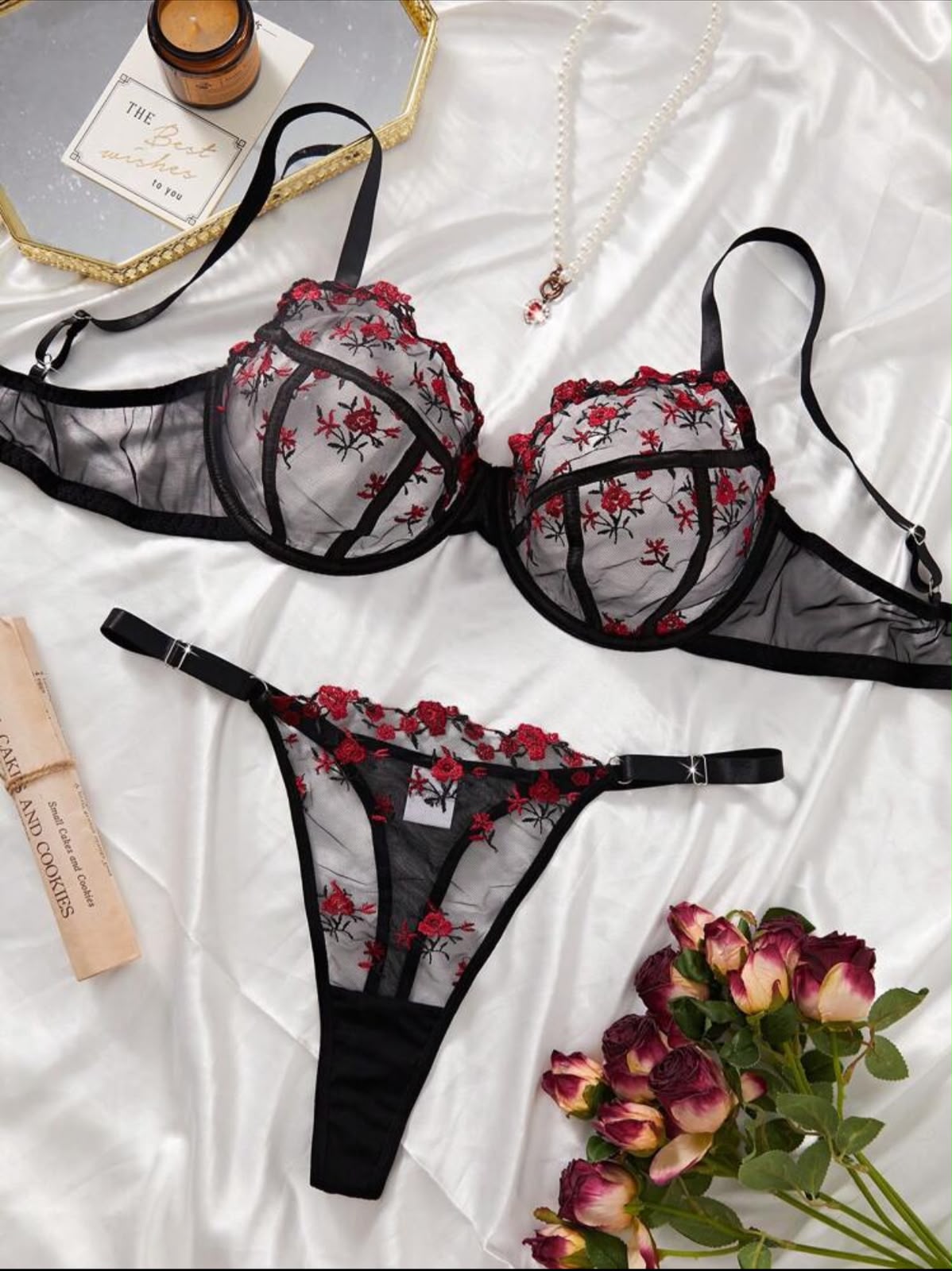 Lingerie brodée rouge – Image 2