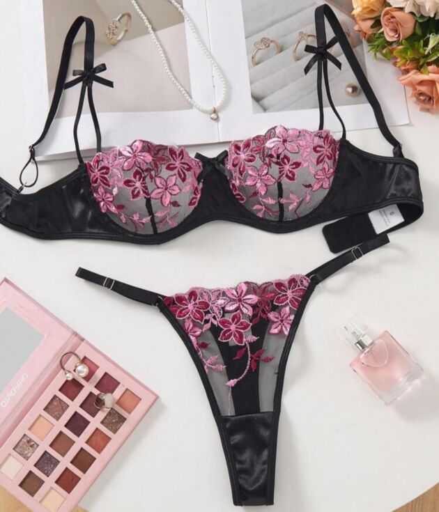Lingerie broderie rose