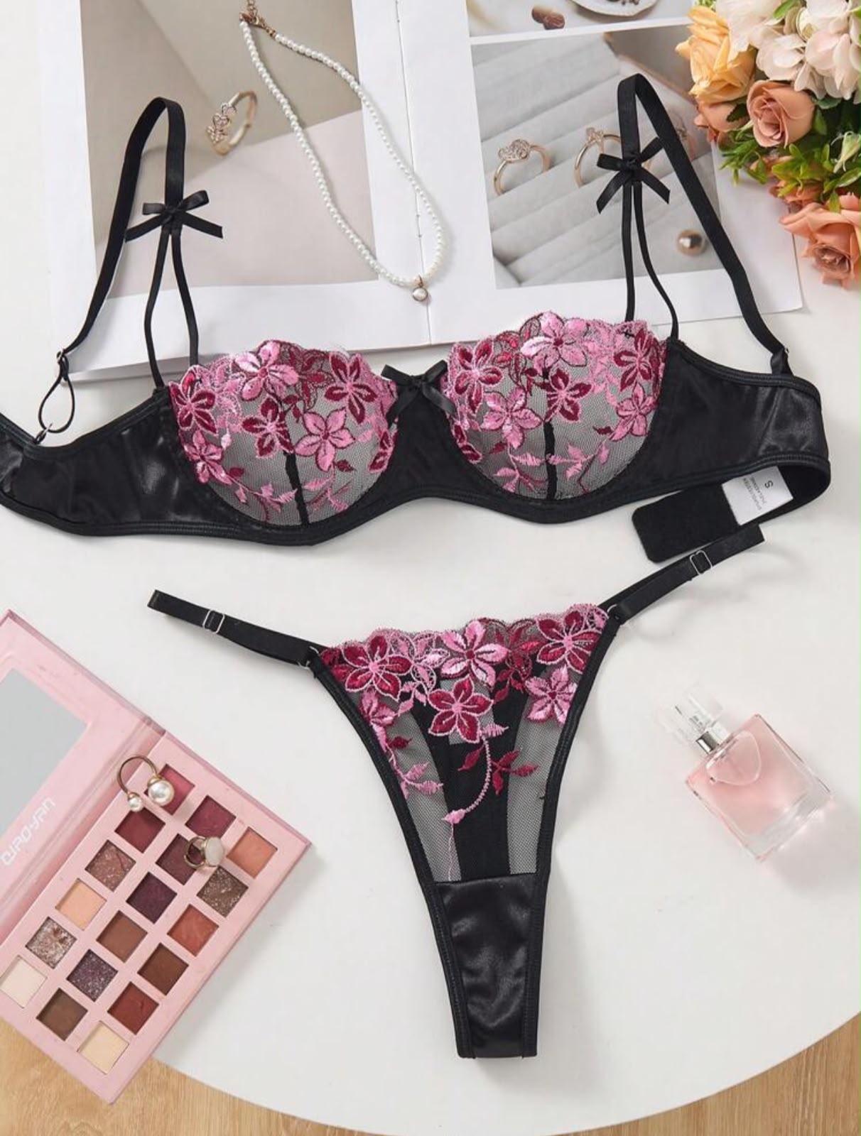Lingerie broderie rose