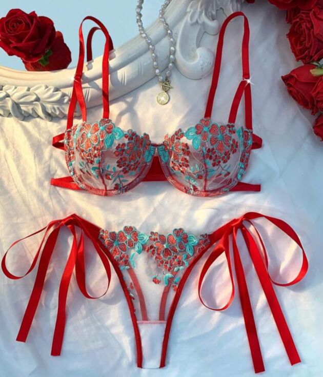 Set Lingerie Rouge Brodé Floral à Grands Nœuds